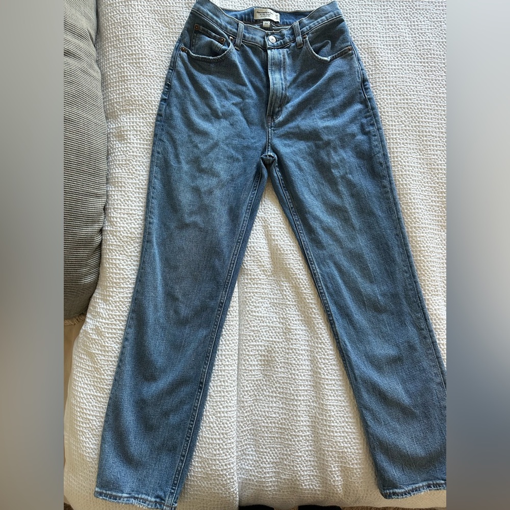 Abercrombie Curve Love Ultra High Rise Ankle Straight Jean
